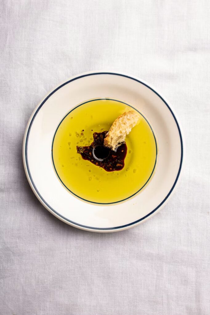 plate with oliv oil, balsamic vinegar and bread